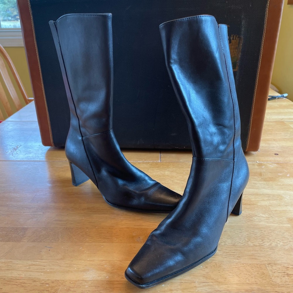 Black leather boots White Mountain Size 6 Barely worn EUC